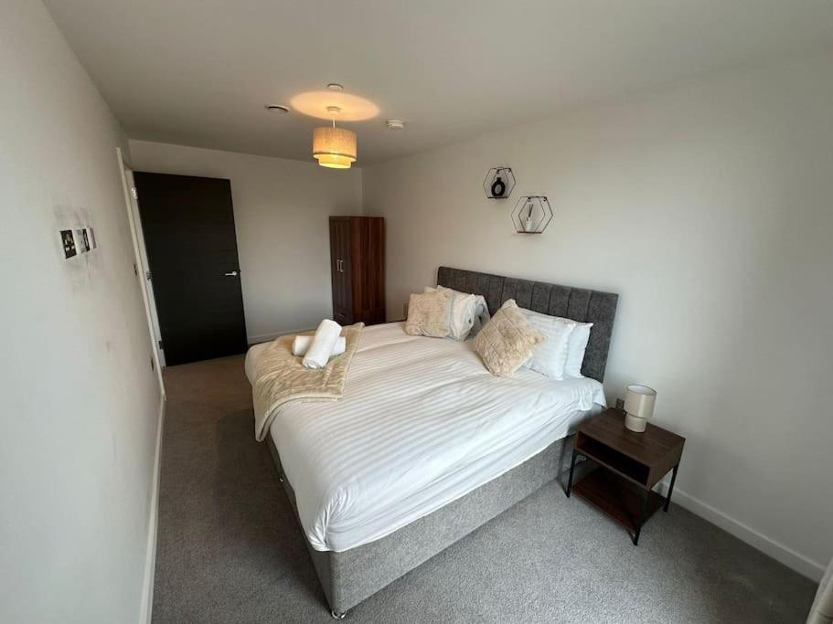 Stylish Central York Apartment Free Parking & Gym ภายนอก รูปภาพ