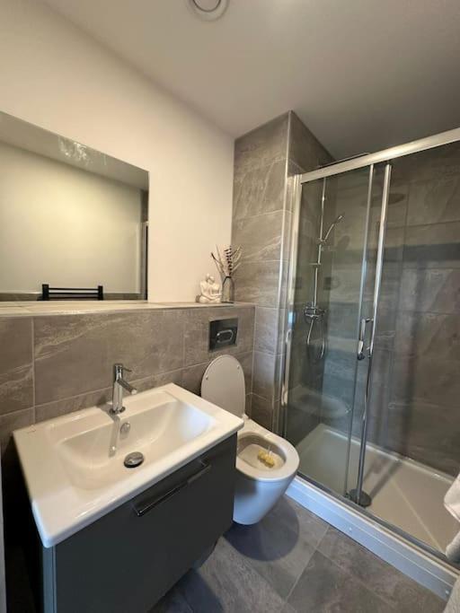 Stylish Central York Apartment Free Parking & Gym ภายนอก รูปภาพ